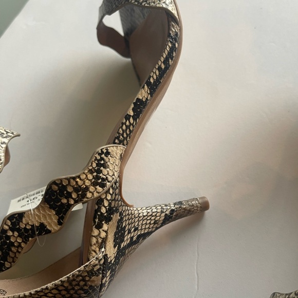 NIB Snake skin pattern heels - Picture 5 of 10